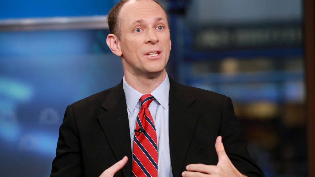 Chicago Fed Official Emphasizes Importance of Central Bank Independence in Inflation Control