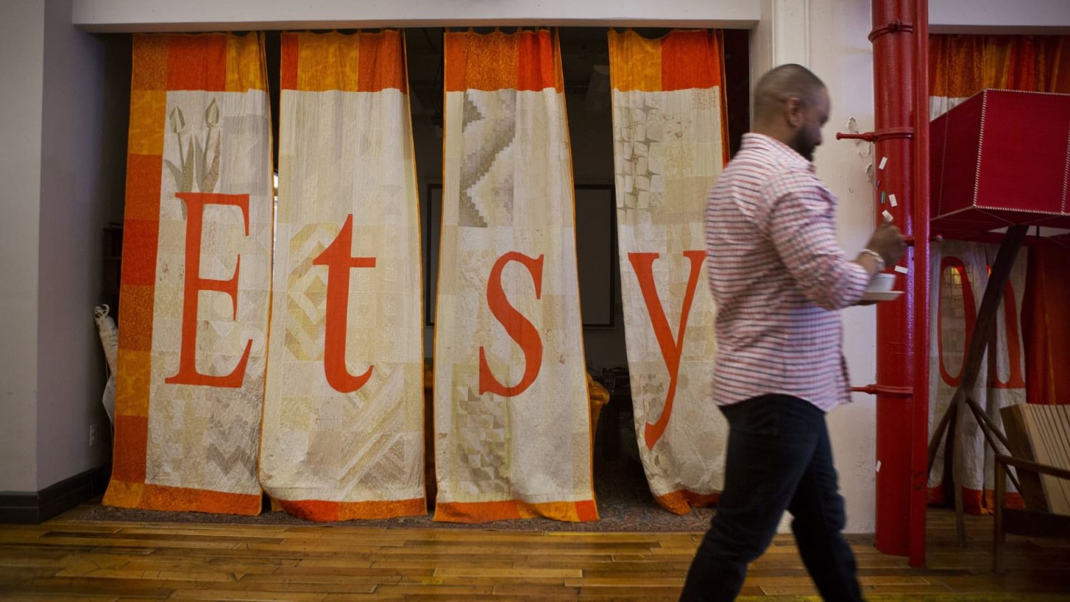 Etsy Promotes Domestic Shopping Amid Price Increases from Tariffs