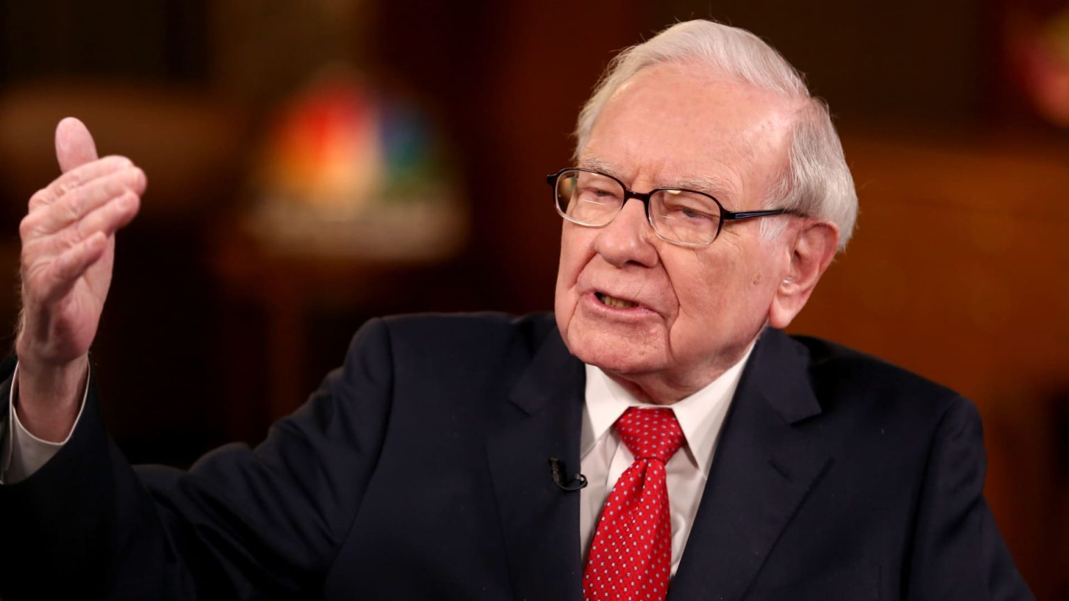 Buffett Addresses Social Media Rumors Following Trump's Claims of Support for Market Decline