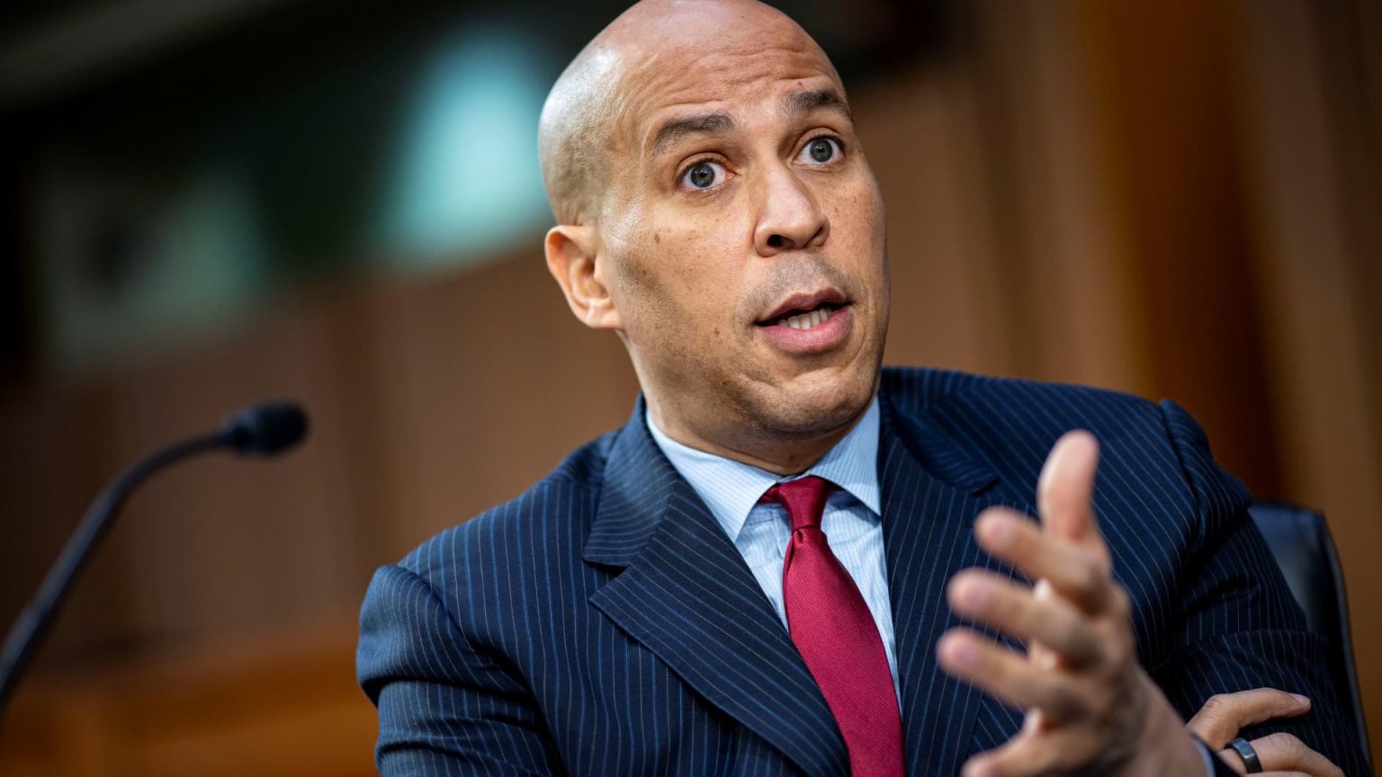 Sen. Cory Booker Calls for Congressional Hearings on Potential Insider Trading Related to Trump's Tariffs