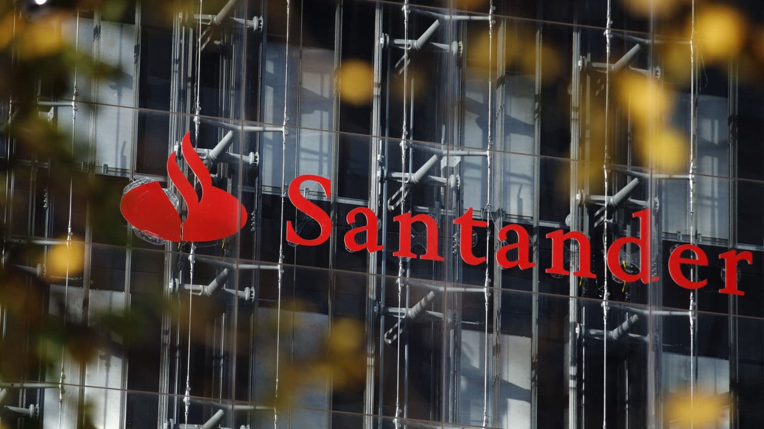 UBS Ousted as Continental Europe's Most Valuable Bank by Santander