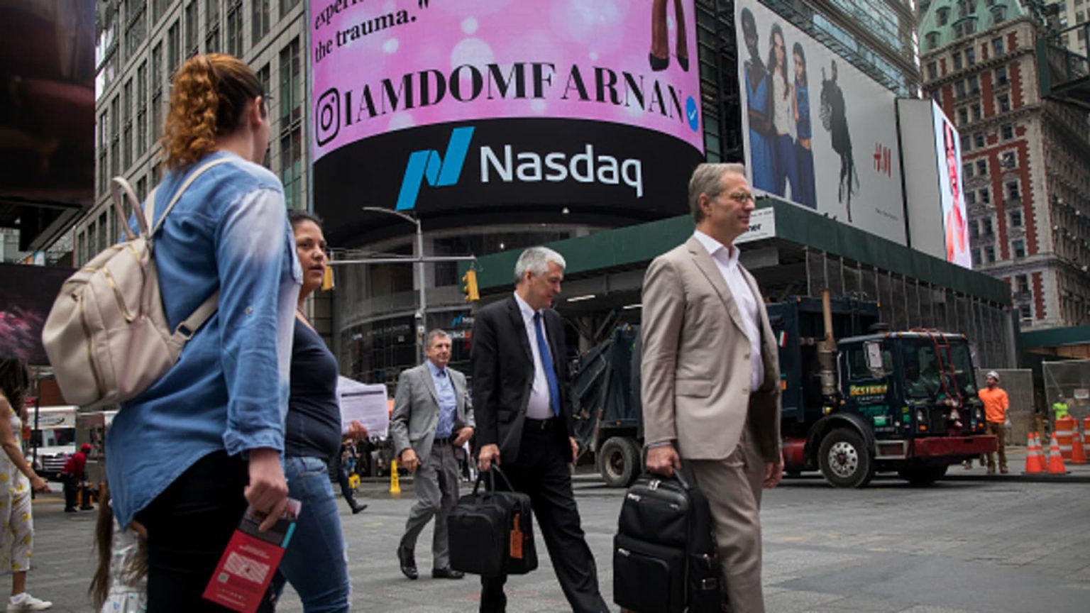 Silicon Valley Faces Declining Valuations and Delayed IPOs Amid Trump Bet Fallout