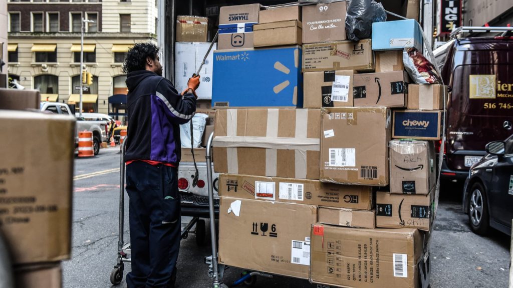 De Minimis Trade Loophole Set to Expire on May 2, White House Announces