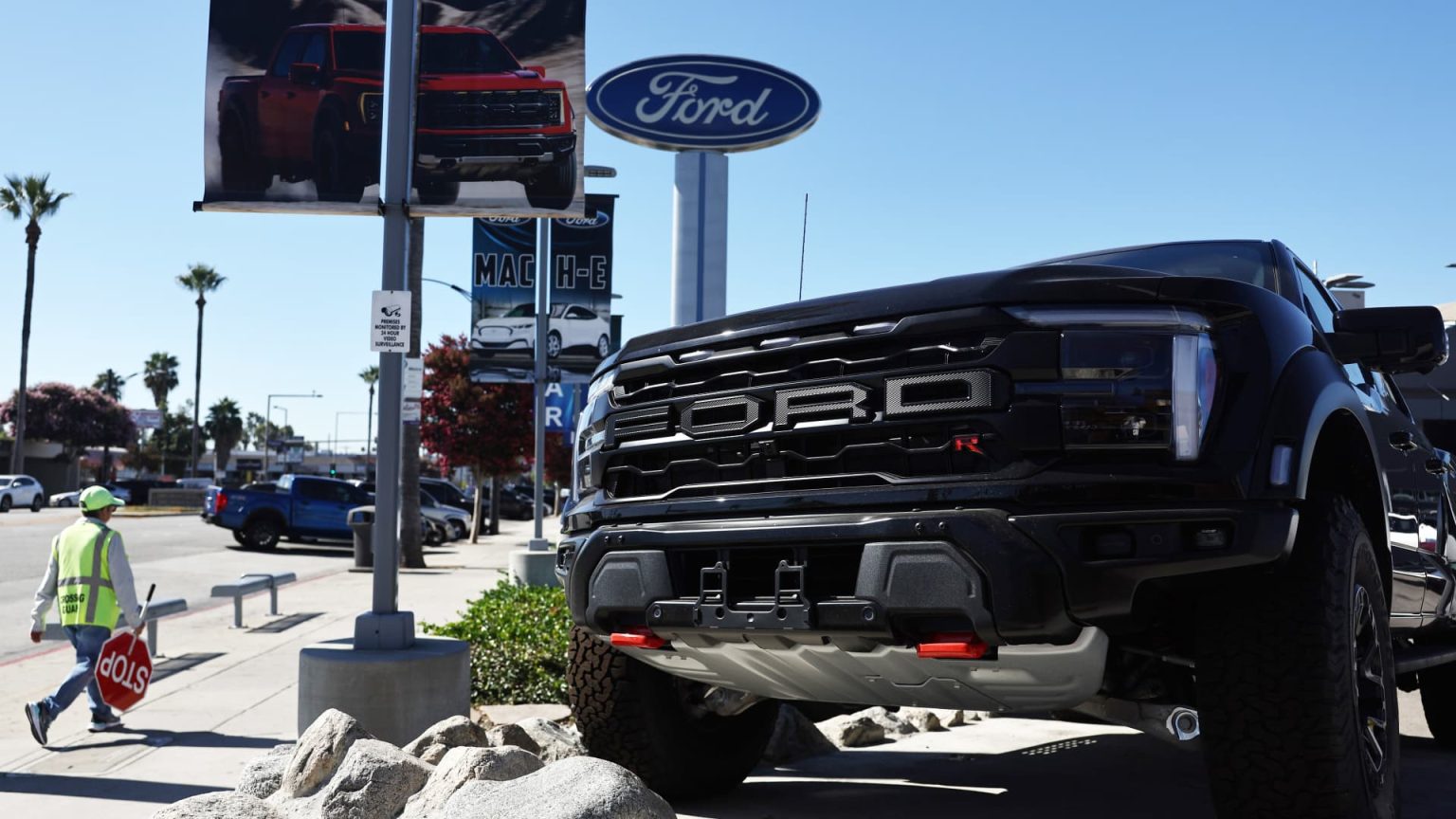 Automakers Aim to Capitalize on Opportunities Amid Tariff Uncertainty