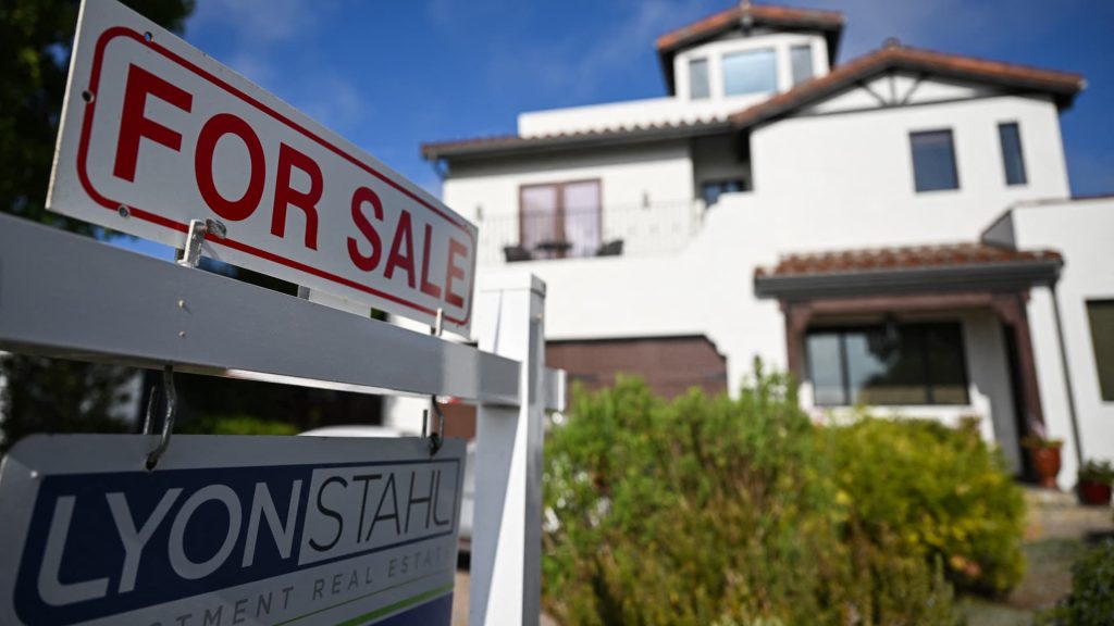Mortgage Rates Drop Amid Tariffs, Yet Housing Costs Remain Elevated