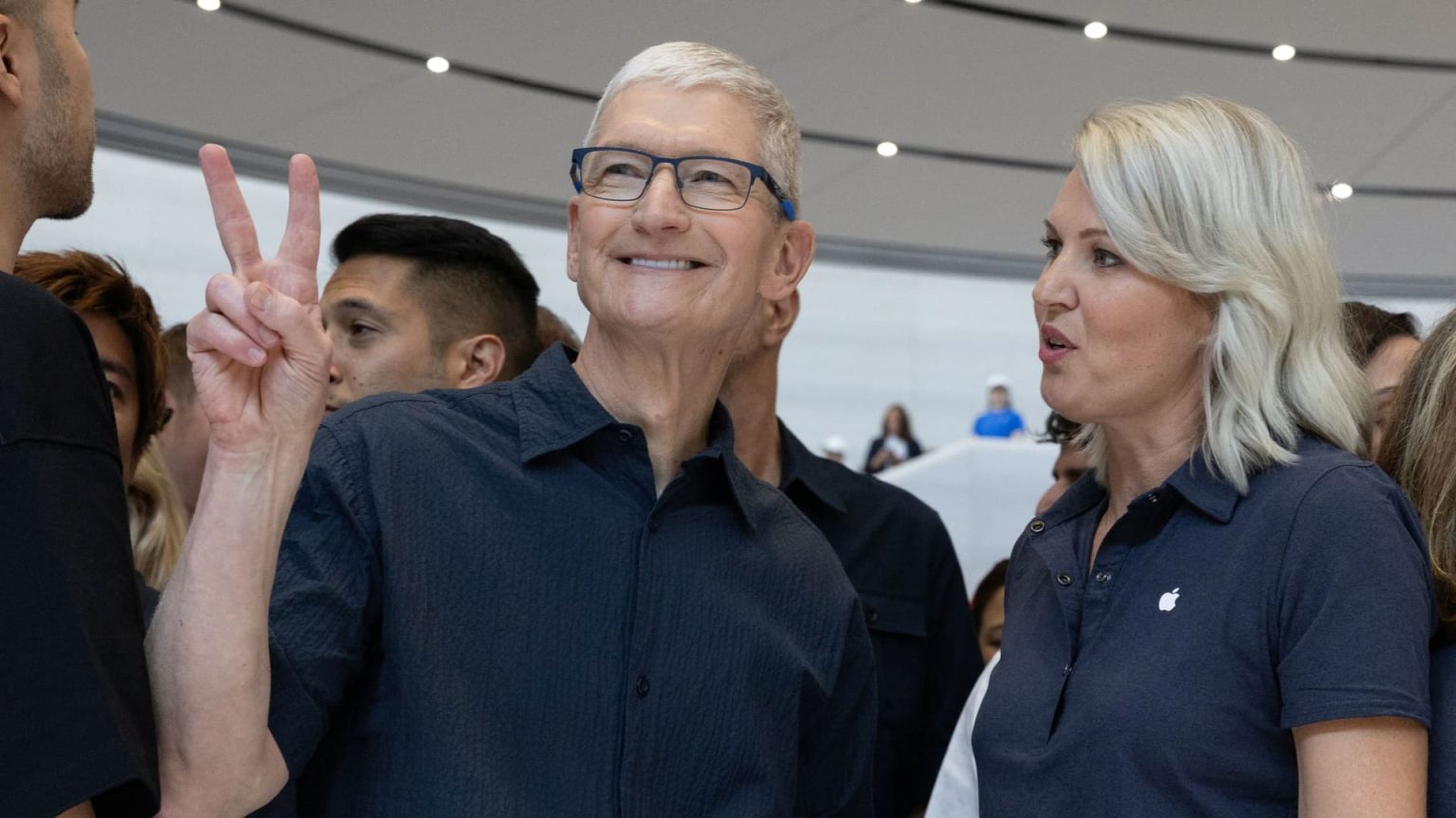 Wall Street Awaits Tim Cook's Comments on Tariffs