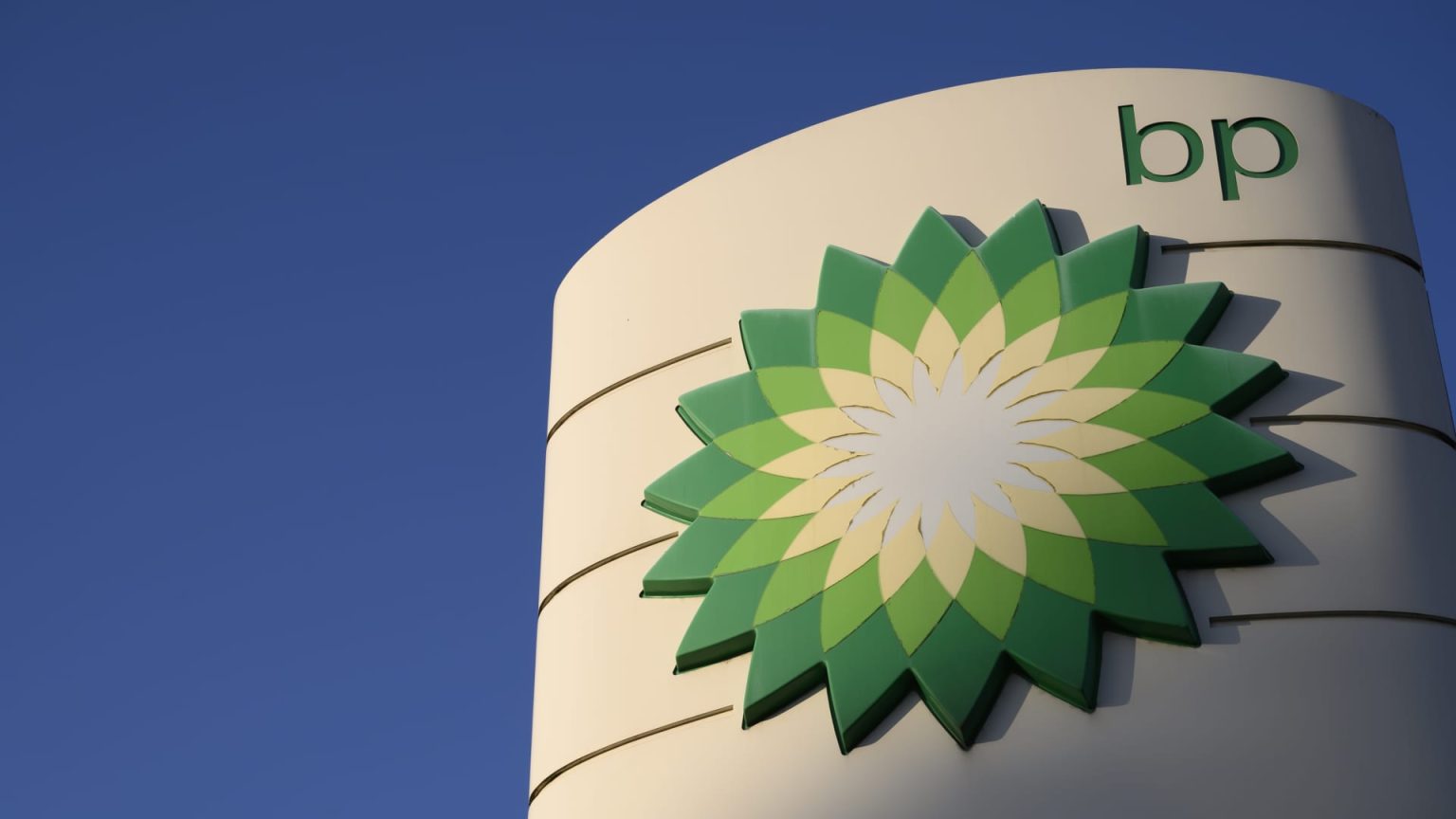 BP Chair Helge Lund Resigns Amid Strategic Reset Plans