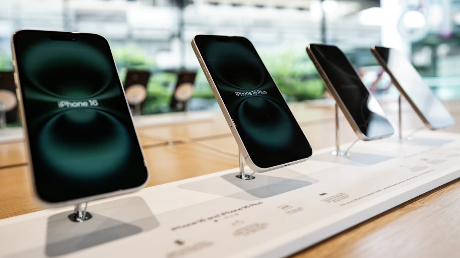 iPhone Assembly in India Insufficient to Mitigate China Tariffs, Expert Warns