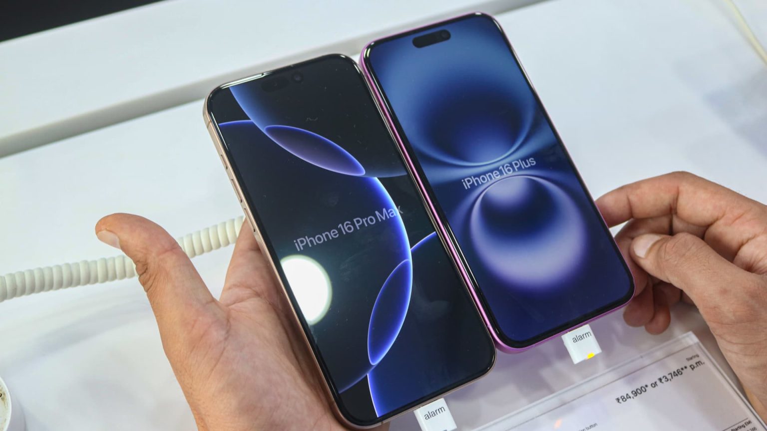 Analyst Warns Trump Tariffs Could Raise U.S. iPhone Prices by $350