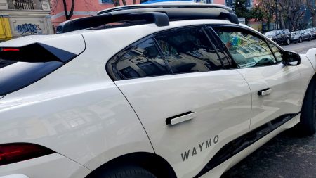 Waymo Achieves 250,000 Weekly Paid Robotaxi Rides in the U.S.