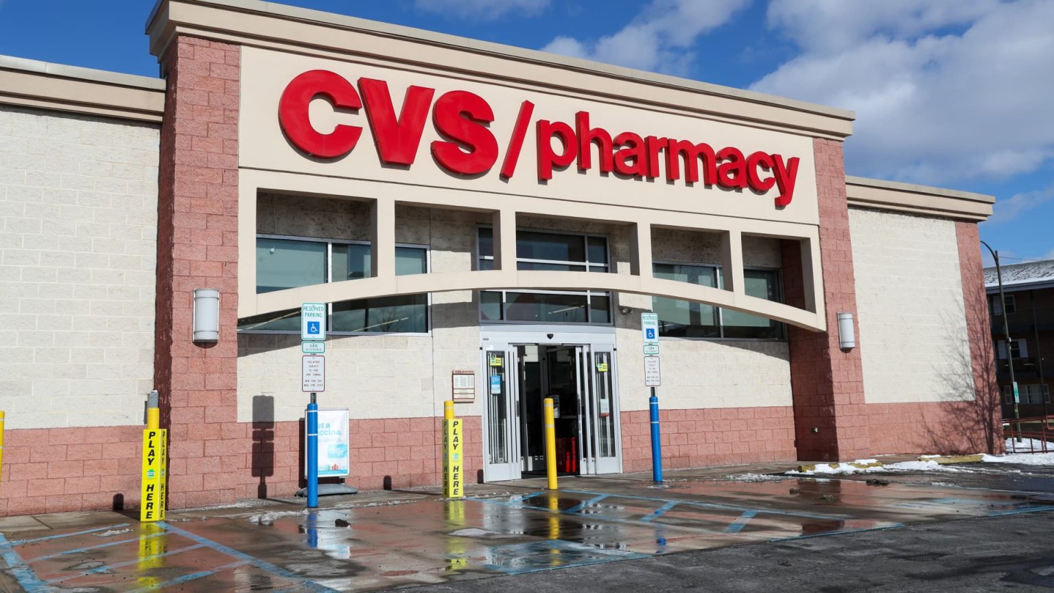 After-Hours Stock Movers: CVS, AVGO, and HUM