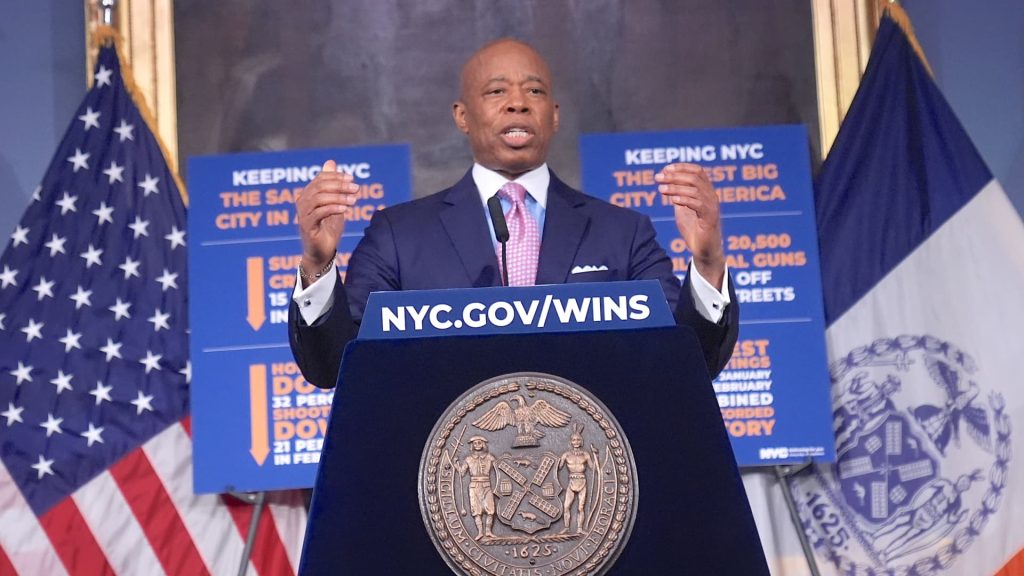 NYC Mayor Eric Adams to Run for Reelection as Independent After Party Switch