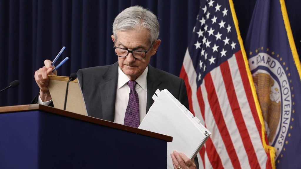Powell Warns Tariffs May Create Dual Policy Challenges for the Fed