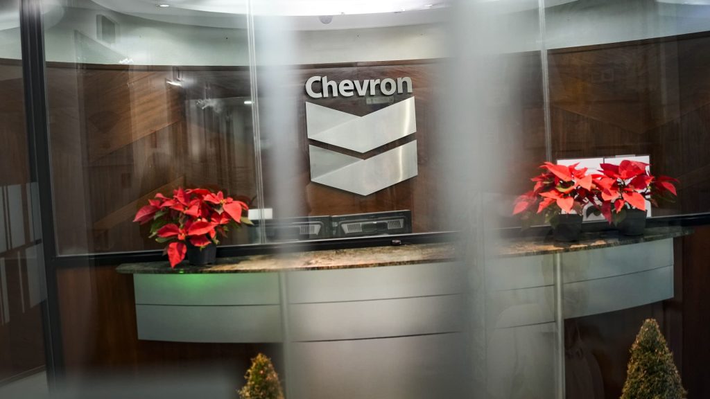 Investor Suggests Focusing on Strong Dividend Stocks Amid Tariff Turmoil