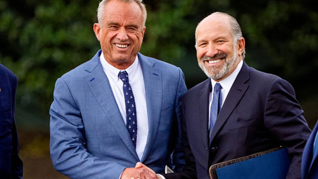 Analysts Warn RFK Jr. as 'Conspiracy Theorist' Poses Life Risks