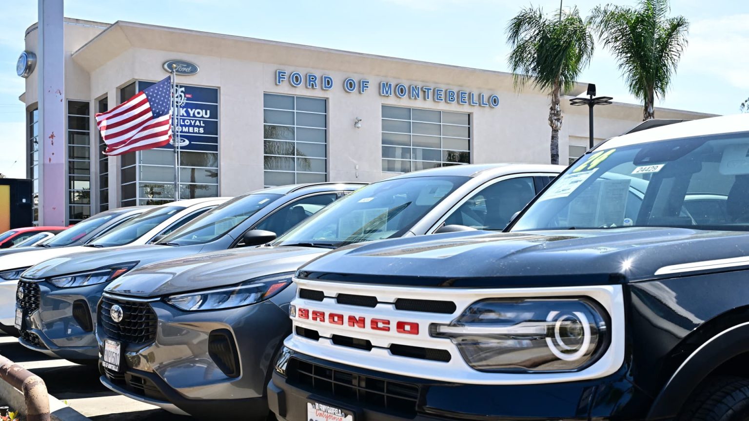 Trump Imposes 25% Auto Tariffs: Key Insights for Investors