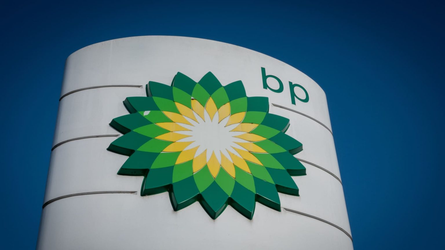 BP Shares Volatile as Activist Investor Increases Stake