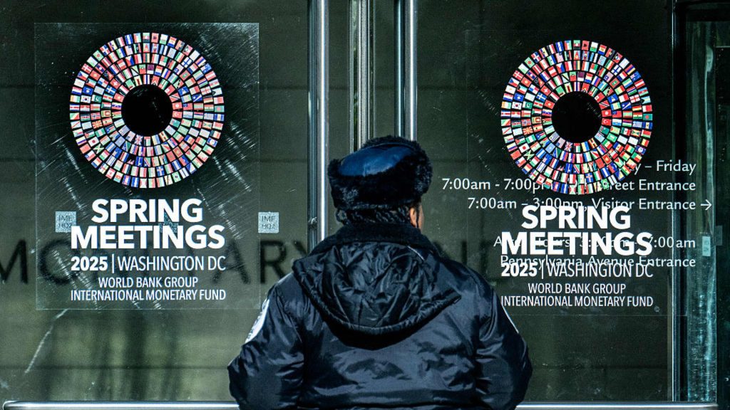 IMF Projects U.S. Fiscal Deficit Decrease in 2025 Due to Tariff Revenue