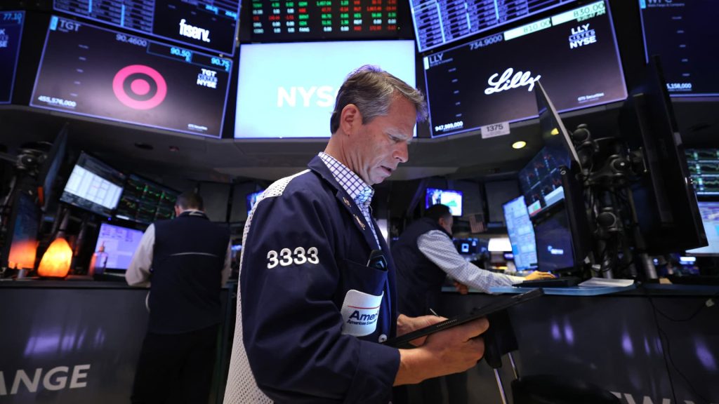 Experts Debate Whether Investors Should Shift from U.S. Stocks to International Equities