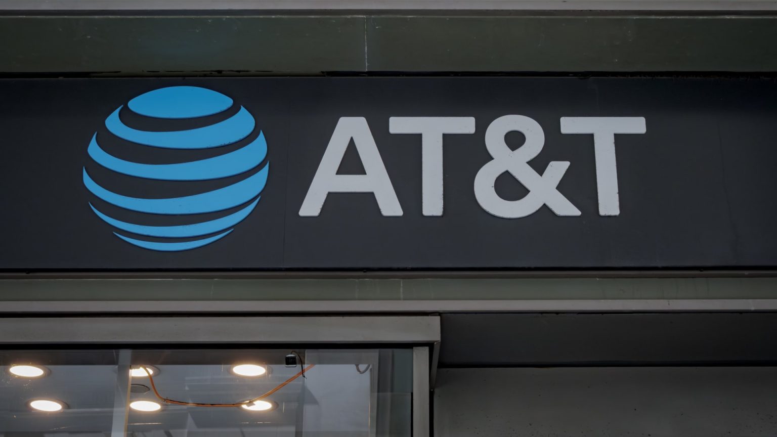 Wall Street Rallies on Safe Haven and Dividend Stocks Wall Street Rallies on Safe Haven and Dividend Stocks