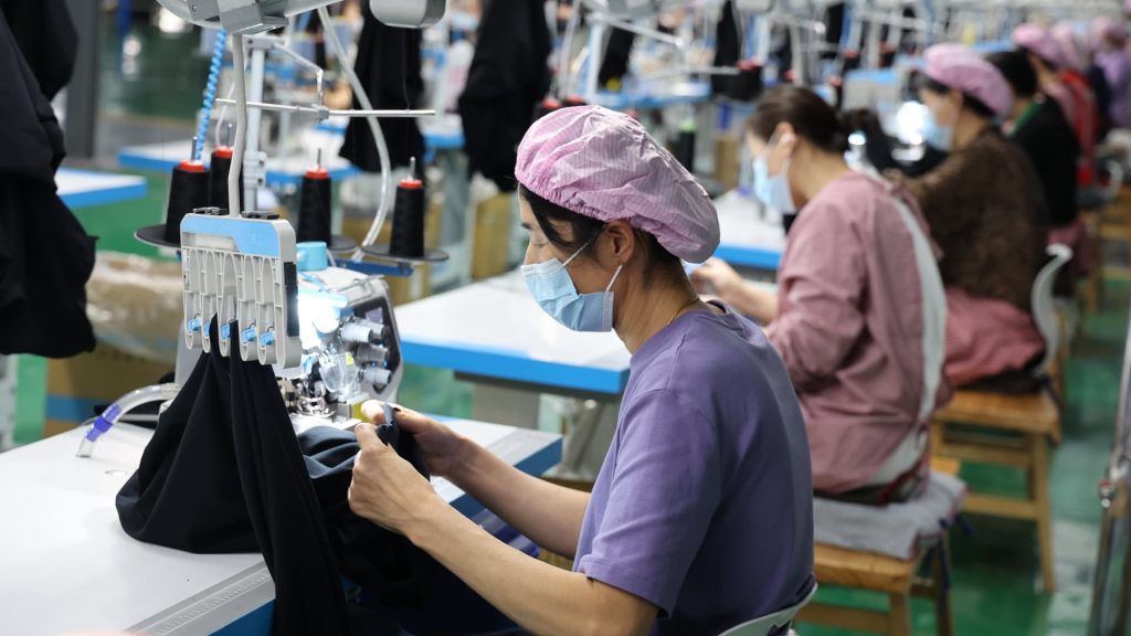 Chinese Factories Halt Production, Explore New Markets Amid U.S. Tariffs