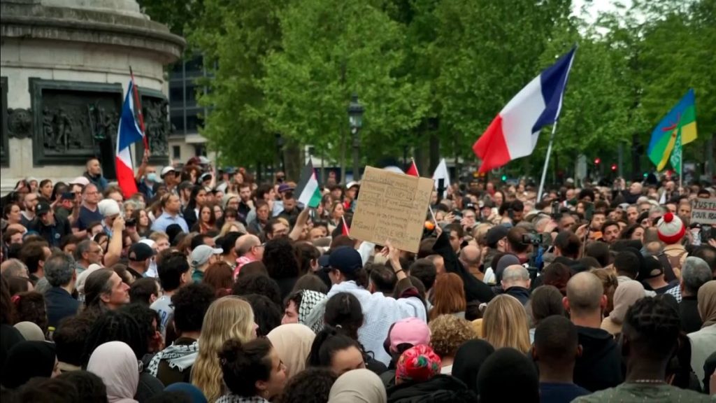 Hundreds in Paris Mourn Muslim Community Leader Killed at Mosque