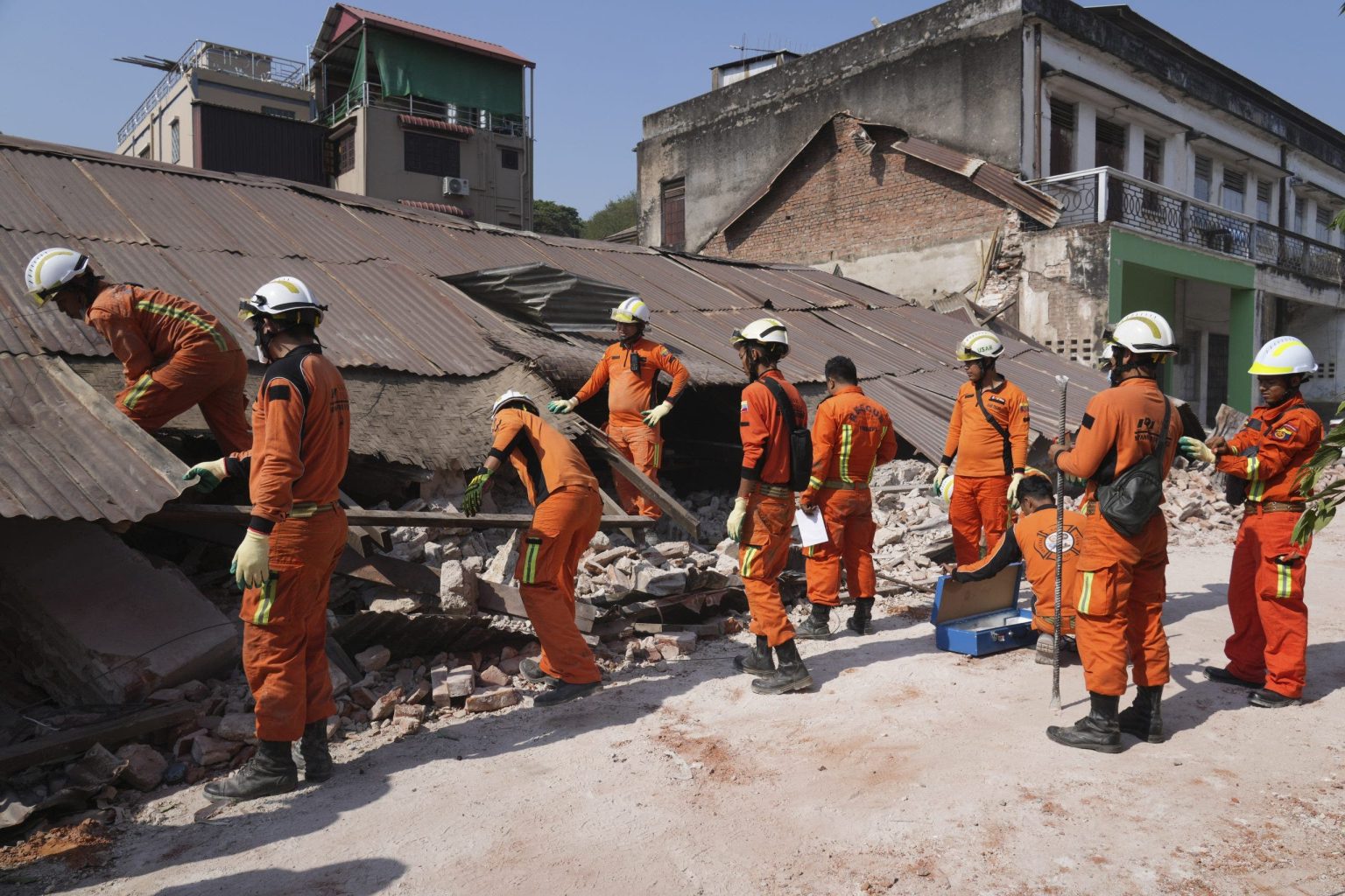 Death Toll from Burma Earthquake Exceeds 2,700, More Survivors Rescued from Rubble