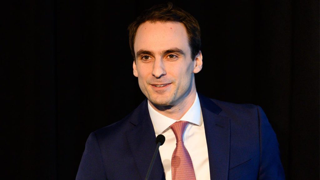 US Leads in AI Development as China Rapidly Advances, Warns White House Science Chief