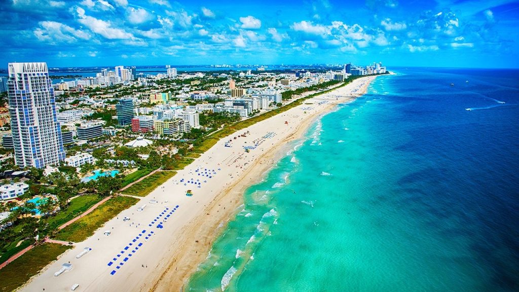 Bahamas Serves as Launch Point for Illegal Immigration to Florida, Expert Warns
