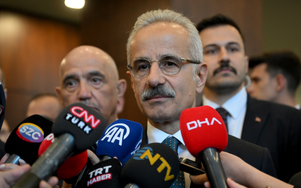Minister Acknowledges Significant Telecom Disruptions Following İstanbul Earthquake