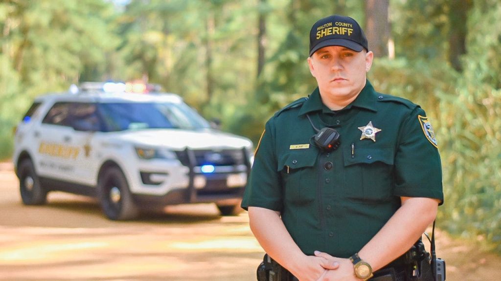 Deputy Fatally Shot in Shootout Outside Dollar General Store in Florida