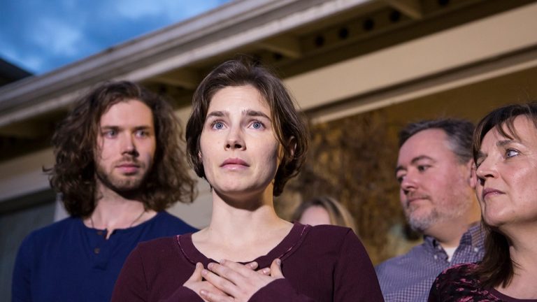 Amanda Knox Reflects on Unexpected Friendship with Priest During Imprisonment