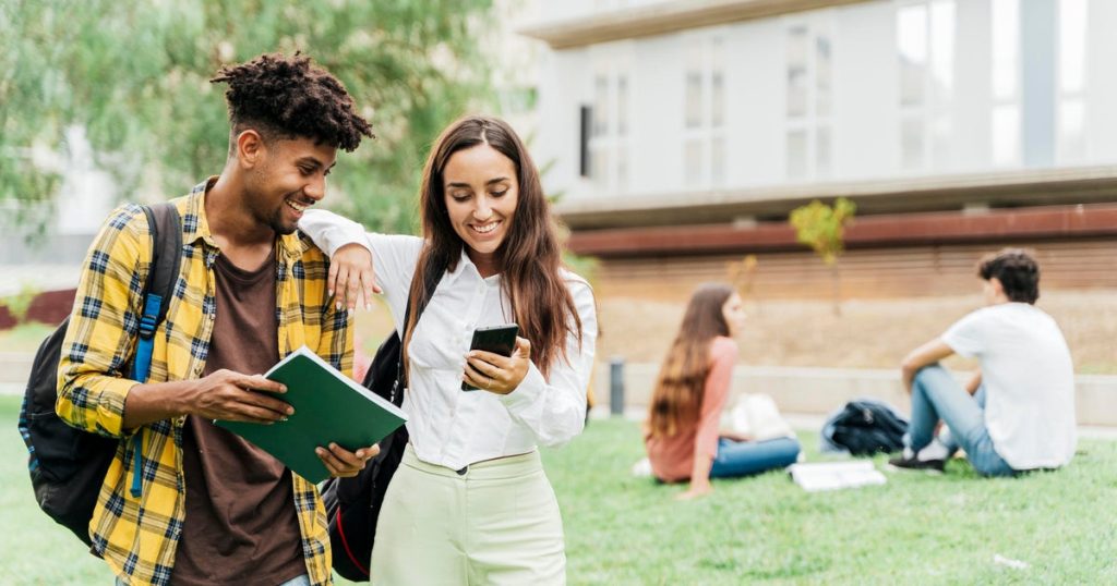 Top Private Student Loans and Expert Tips for Selection