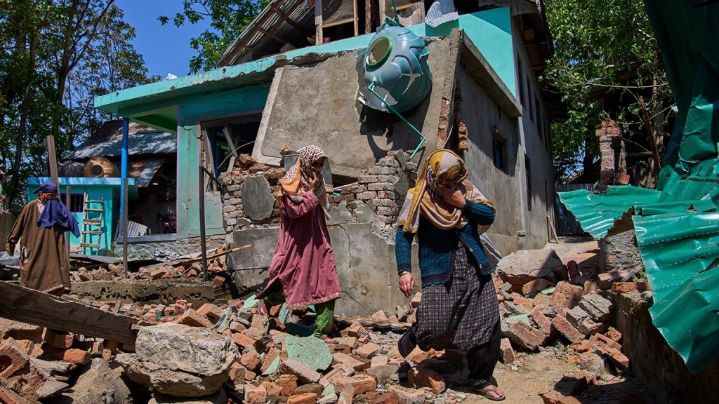 Tensions Rise as India and Pakistan Clash Over Kashmir Dispute