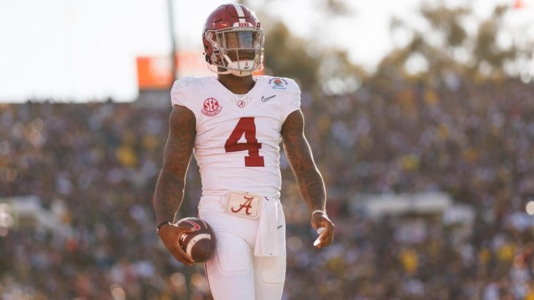 2025 NFL Seven-Round Mock Draft Features Round 1 Trades and QB Selections for Browns and Giants on Day 2