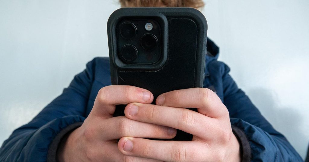 U.S. Exempts Smartphones and Computers from Trump Tariffs
