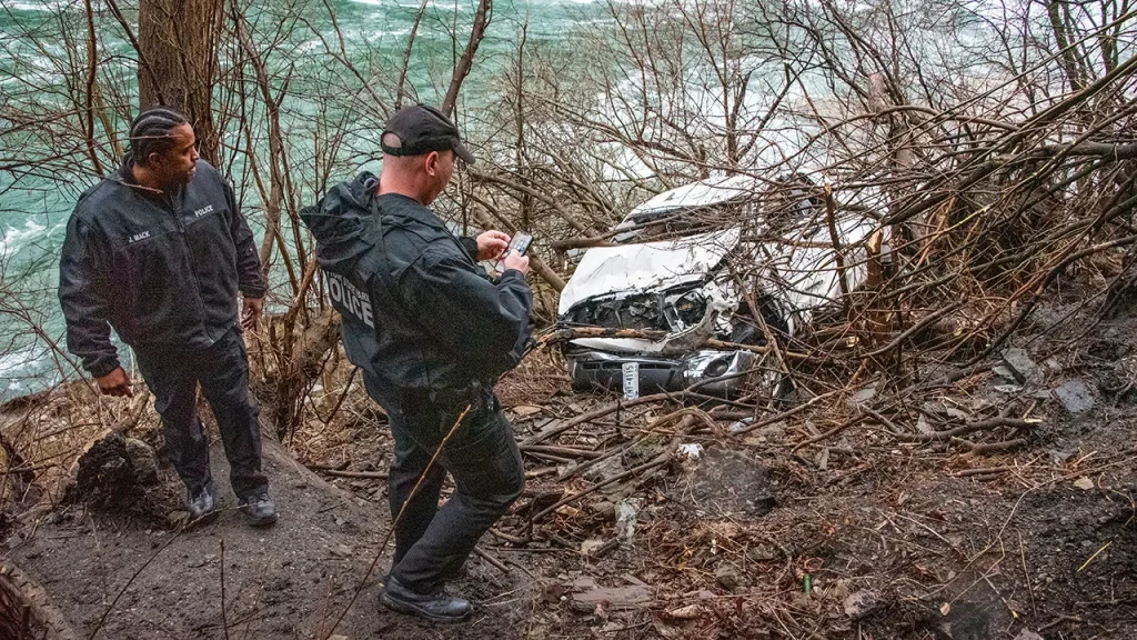 Man Survives After Truck Plunges Over Cliff into Niagara Falls Gorge