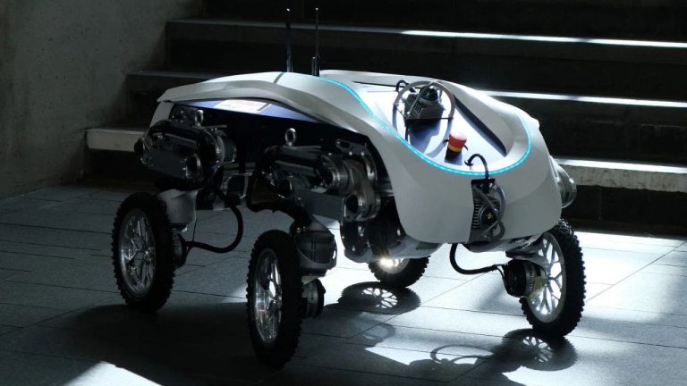 Autonomous Delivery Robot Capable of Lifting and Transporting Heavy Cargo