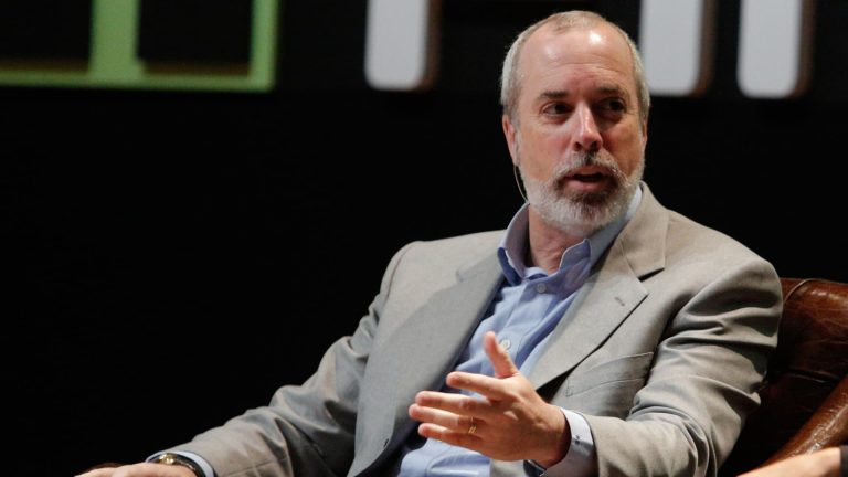 Financial Expert Warns America is Neglecting Young Investors