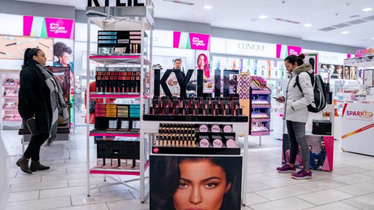 Deutsche Bank Withdraws Support for Beauty Supplier Due to Tariff Issues