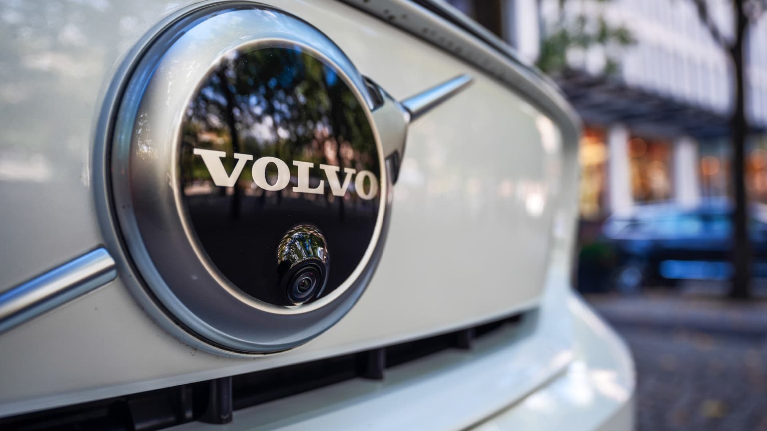 Volvo Cars Plans to Cut 3,000 Jobs in Cost-Cutting Effort