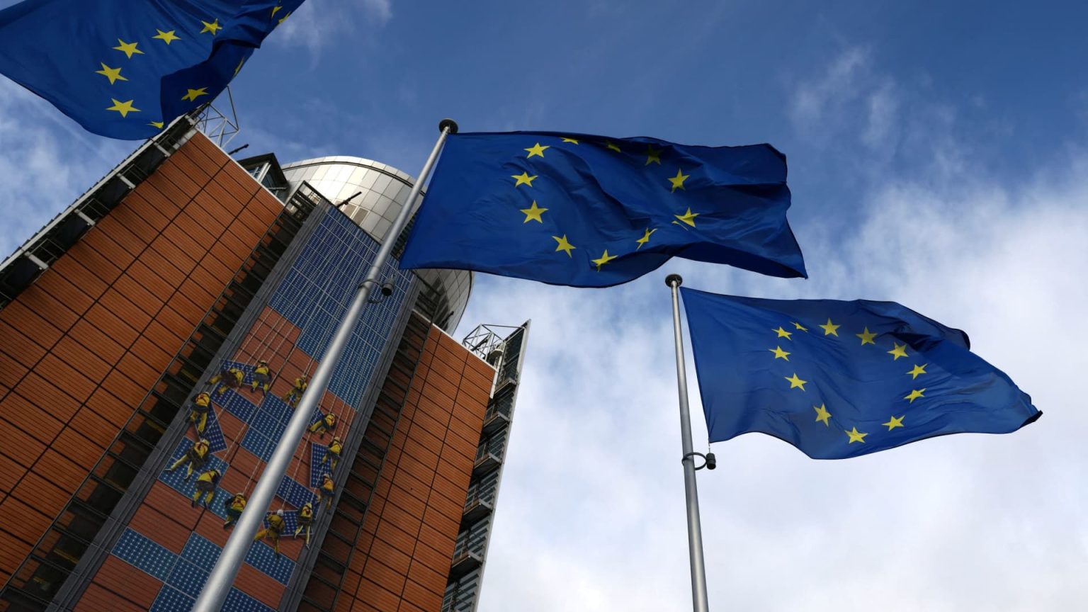 EU Set to Impose New Sanctions on Russia's Shadow Fleet Amid Zelenskyy-Putin Negotiations