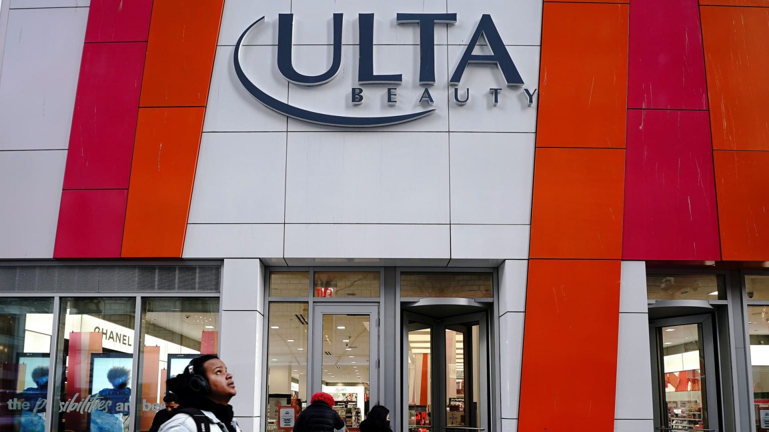 Premarket Stock Movers: ULTA, ABNB, GAP, AEO