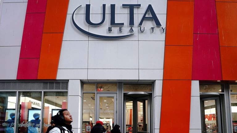 Premarket Stock Movers: ULTA, ABNB, GAP, AEO