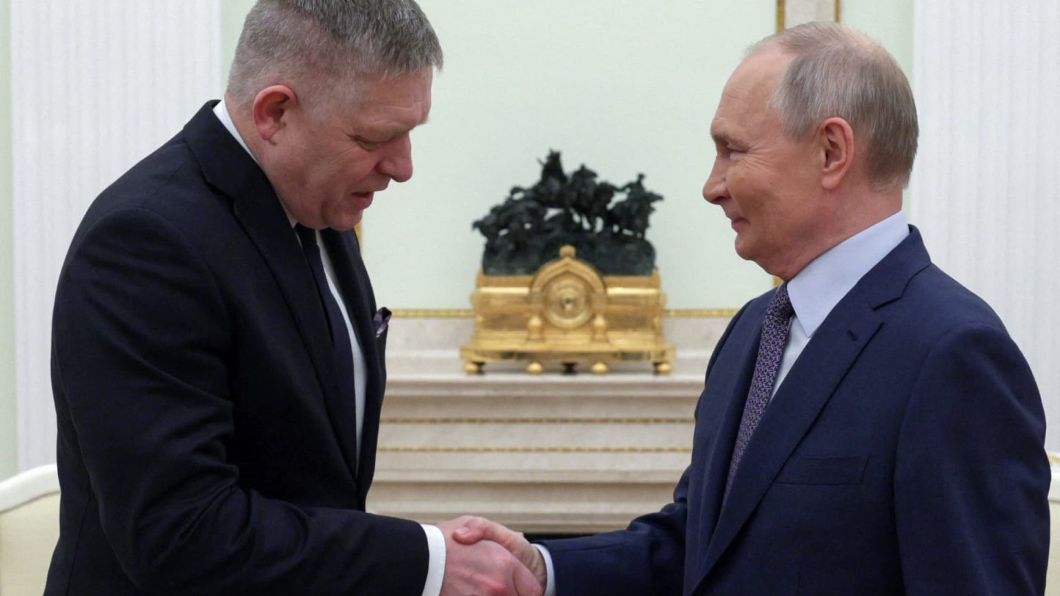 Slovakia and Hungary Criticize EU Proposal to Halt All Russian Gas Imports