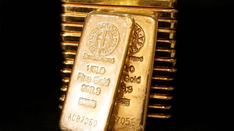 Strategies for Trading Gold and Bitcoin Following Market Rally