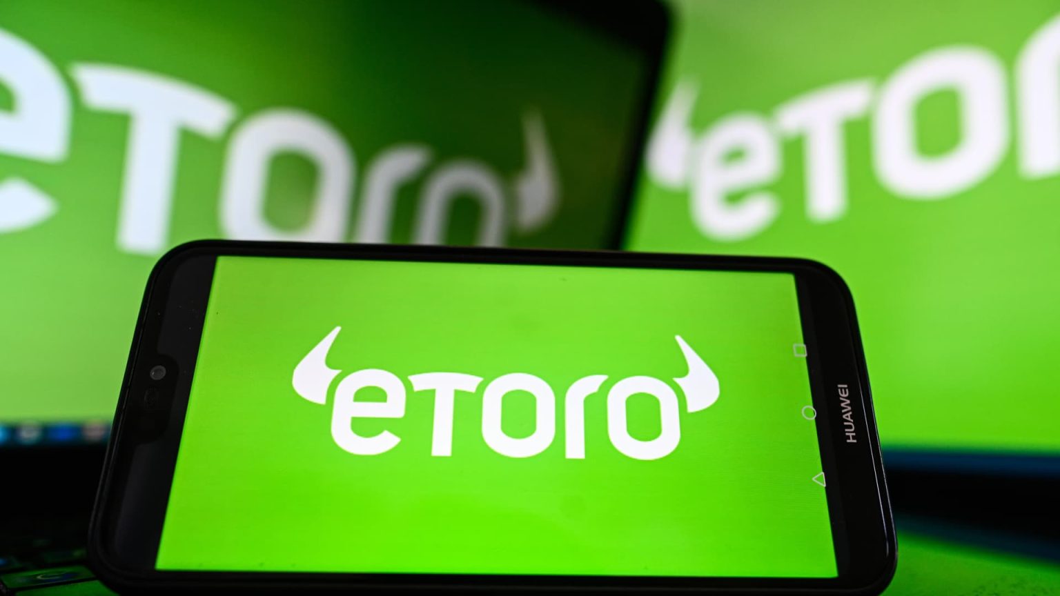 eToro Sets IPO Price at $52 Per Share