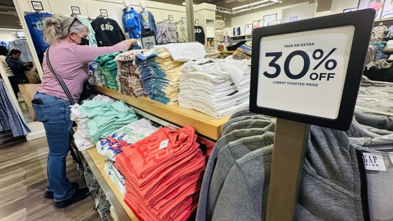 After-Hours Stock Movers: GAP, AEO, PATH, DELL
