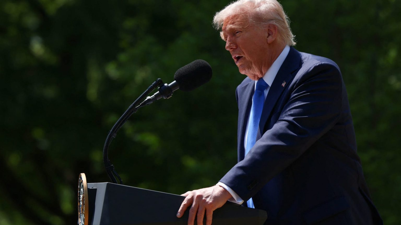 Trump Questioned on Constitutional Commitment: "I Don't Know"