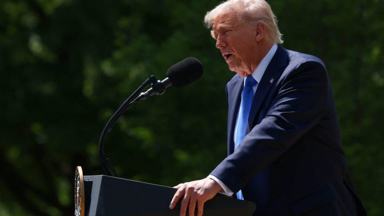 Trump Questioned on Constitutional Commitment: "I Don't Know"
